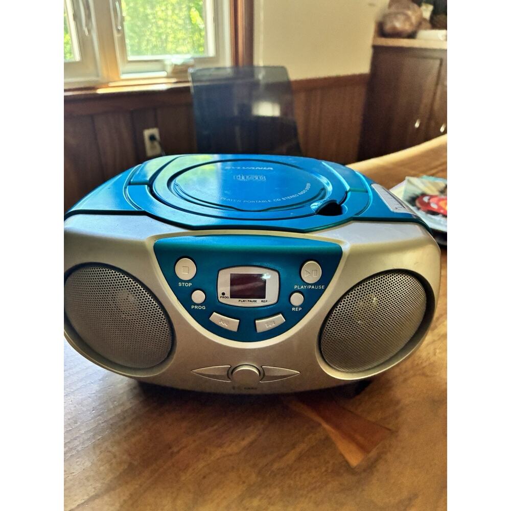 Sylvania Portable CD Player AM FM Radio Blue Retro Boombox SRCD243M - Works!